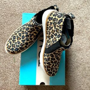 NWT TOM’S Slip On Sneakers